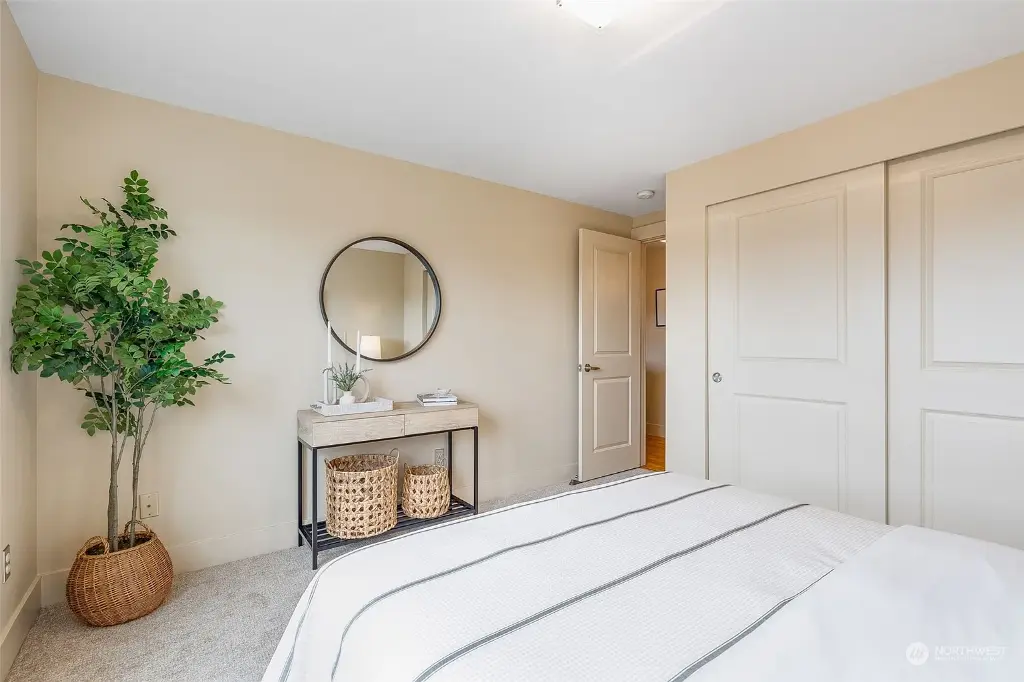 209 N 39th Street UNIT 303, Seattle, WA 98103 