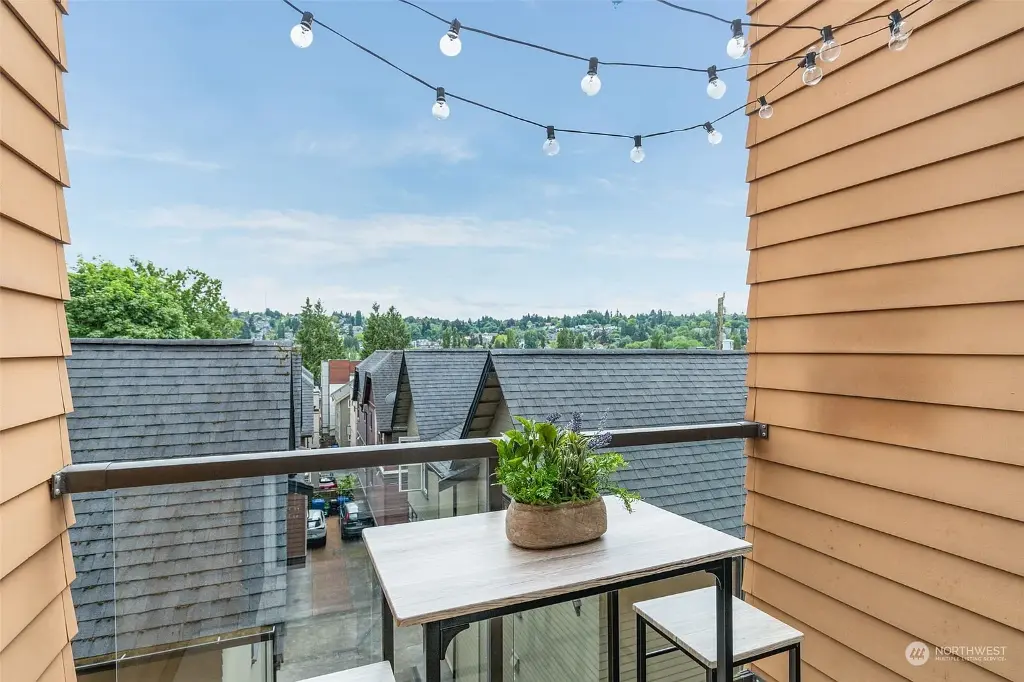 209 N 39th Street UNIT 303, Seattle, WA 98103 