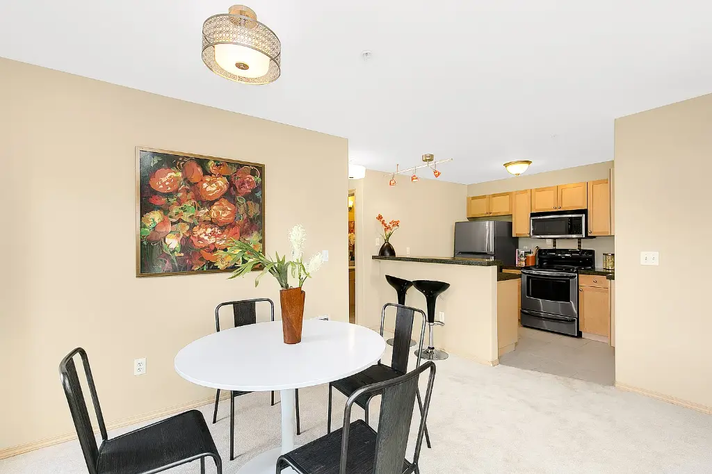 9057 Greenwood Ave N APT 304, Seattle, WA 98103 