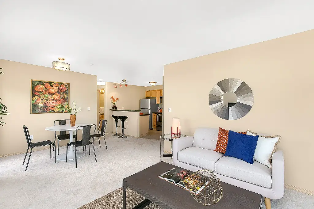 9057 Greenwood Ave N APT 304, Seattle, WA 98103 