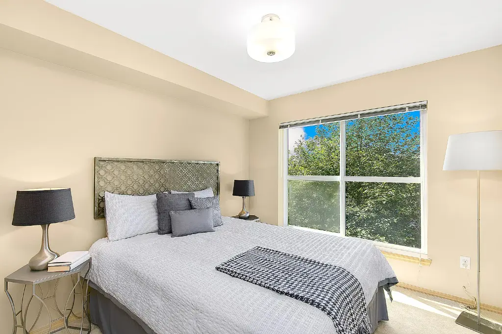 9057 Greenwood Ave N APT 304, Seattle, WA 98103 