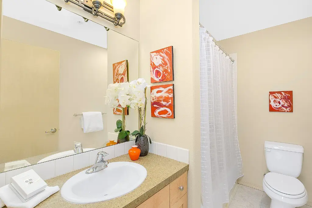 9057 Greenwood Ave N APT 304, Seattle, WA 98103 