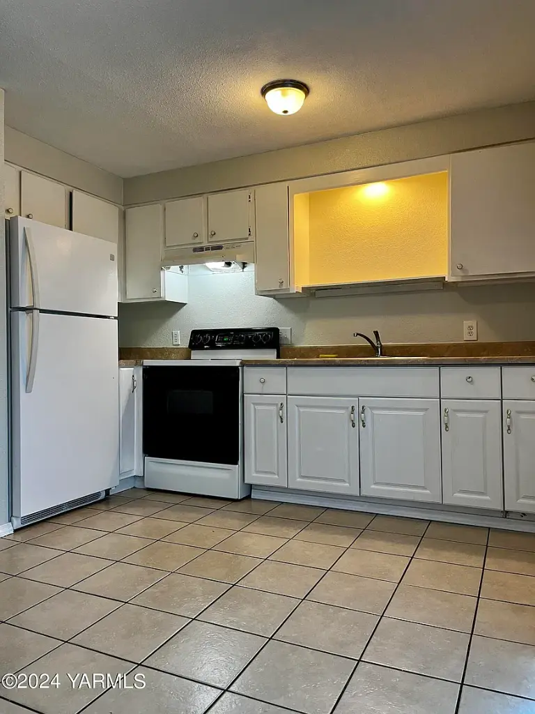 1403-1405 Roosevelt Ave, Yakima, WA 98902 