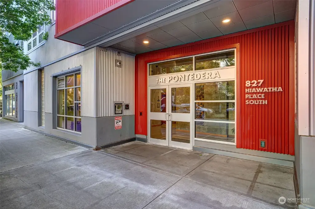827 Hiawatha Place S UNIT 312, Seattle, WA 98144 