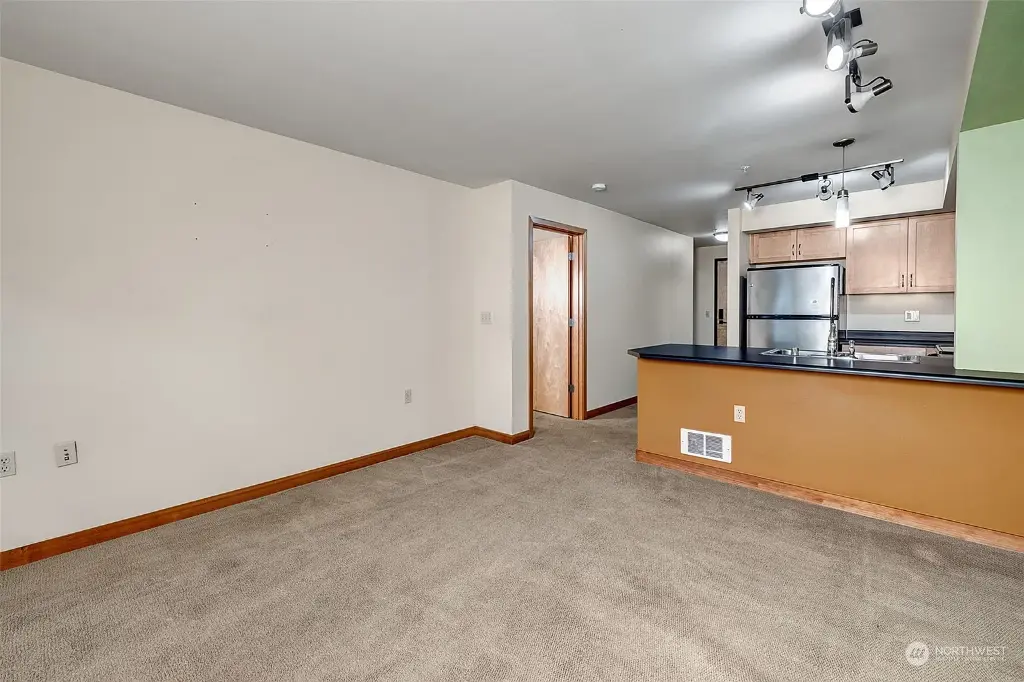 827 Hiawatha Place S UNIT 312, Seattle, WA 98144 