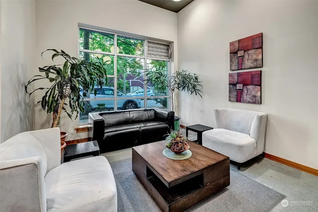 827 Hiawatha Place S UNIT 312, Seattle, WA 98144 