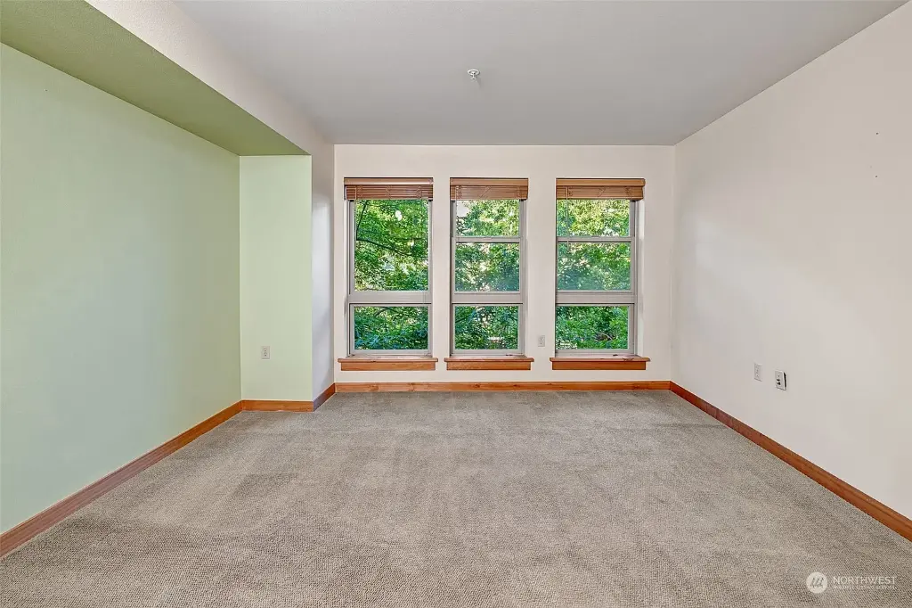 827 Hiawatha Place S UNIT 312, Seattle, WA 98144 