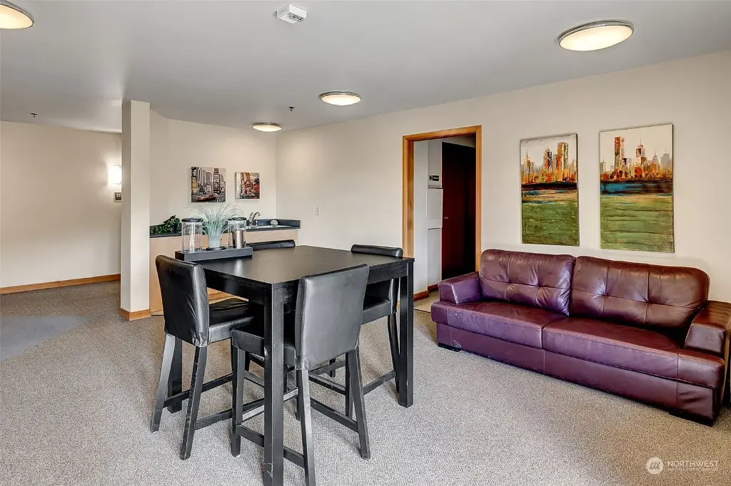 827 Hiawatha Place S UNIT 312, Seattle, WA 98144 