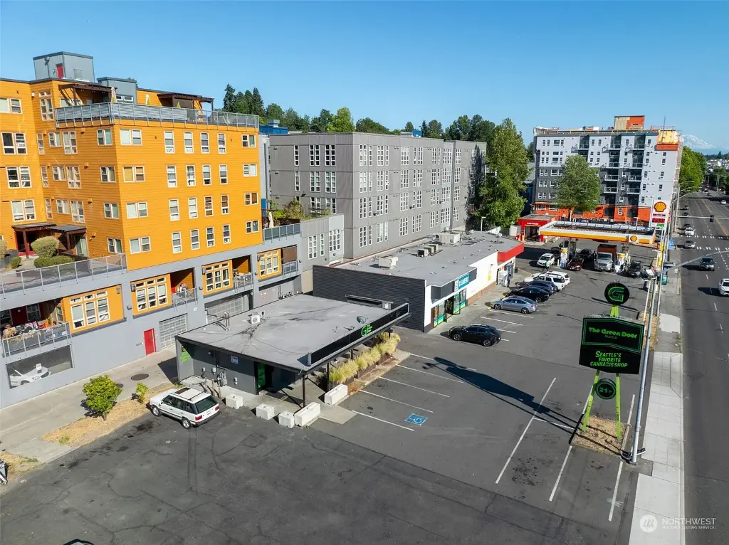 827 Hiawatha Place S UNIT 312, Seattle, WA 98144 