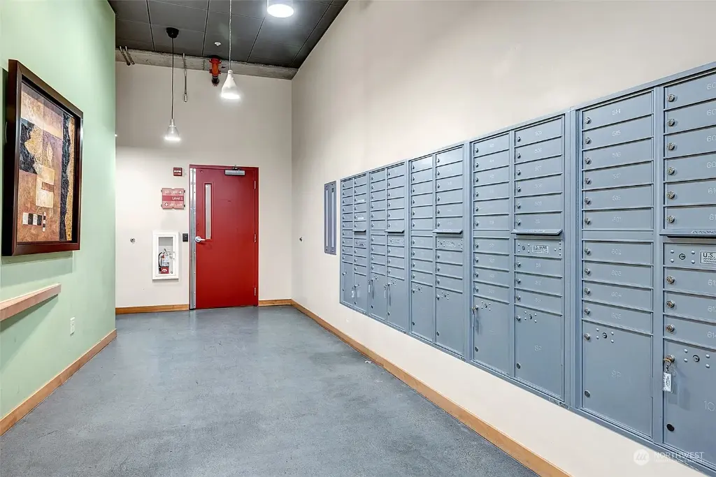 827 Hiawatha Place S UNIT 312, Seattle, WA 98144 
