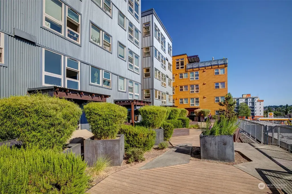 827 Hiawatha Place S UNIT 312, Seattle, WA 98144 