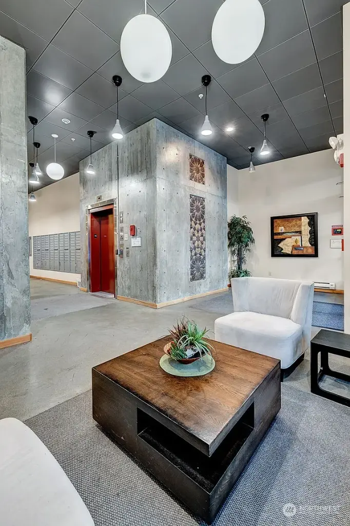 827 Hiawatha Place S UNIT 312, Seattle, WA 98144 