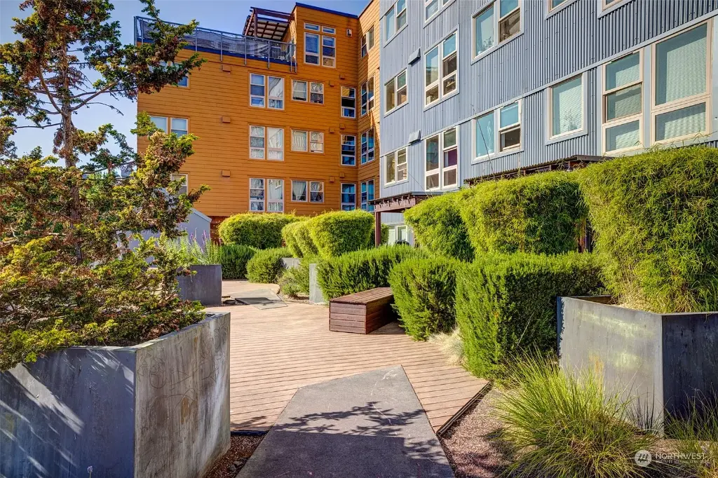 827 Hiawatha Place S UNIT 312, Seattle, WA 98144 