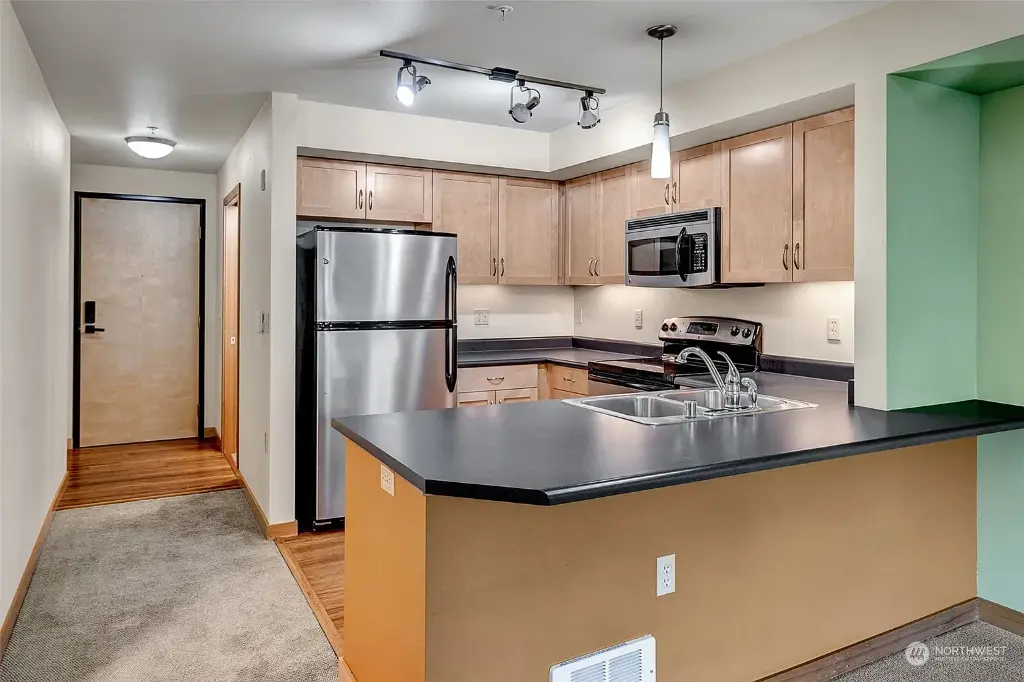 827 Hiawatha Place S UNIT 312, Seattle, WA 98144 
