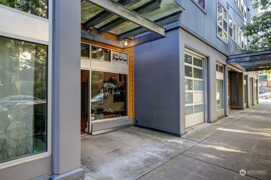 827 Hiawatha Place S UNIT 312, Seattle, WA 98144 