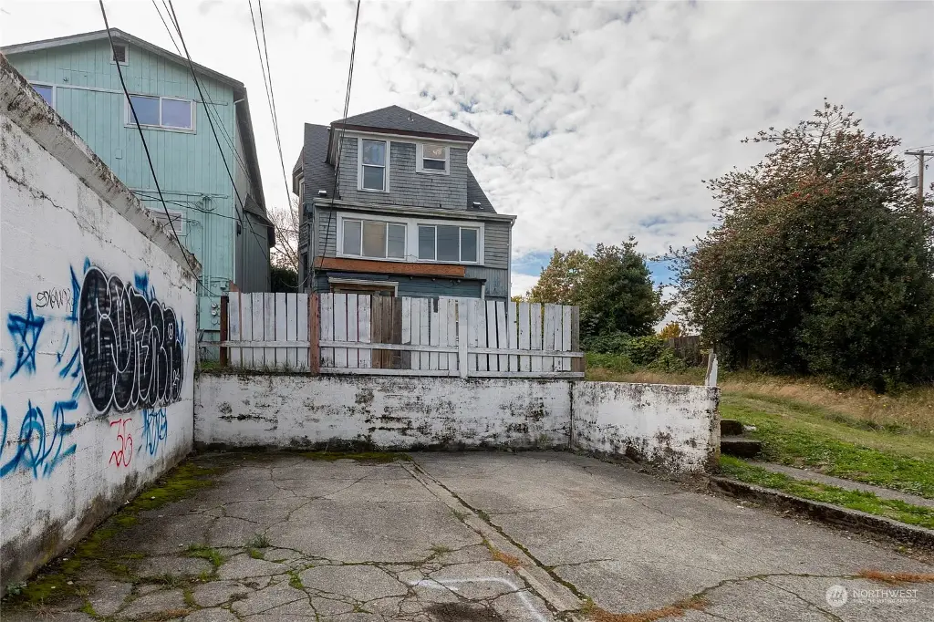 611 Martin Luther King Jr Way, Tacoma, WA 98405 