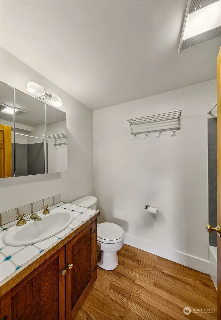 1111 18th Avenue, Seattle, WA 98122 