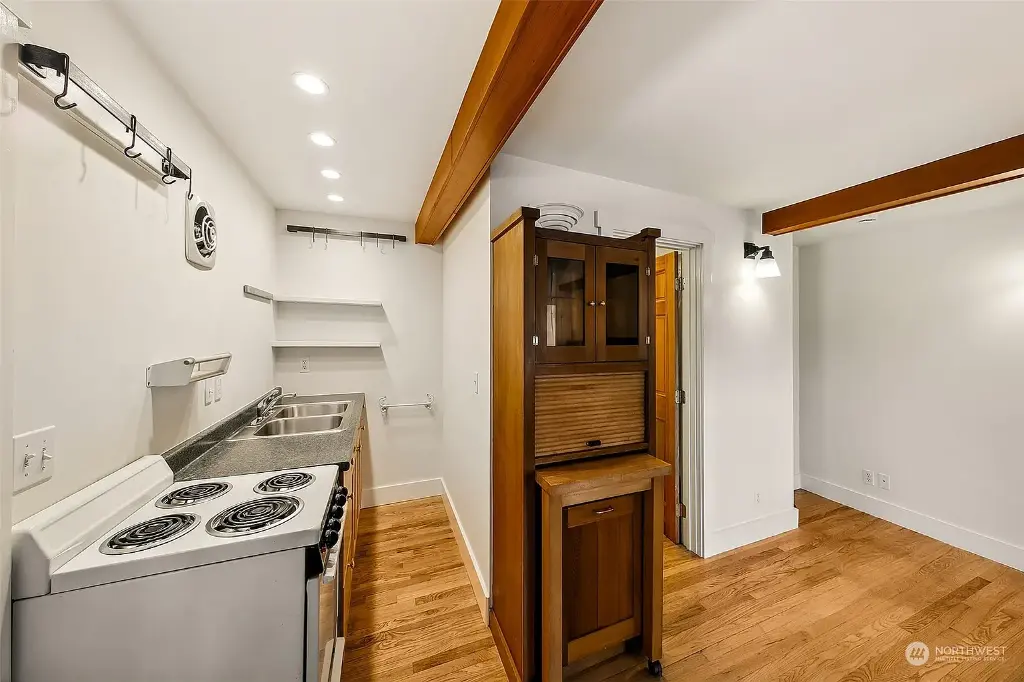 1111 18th Avenue, Seattle, WA 98122 