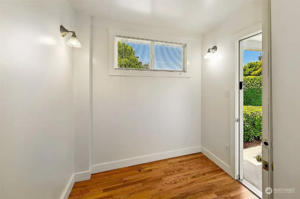1111 18th Avenue, Seattle, WA 98122 