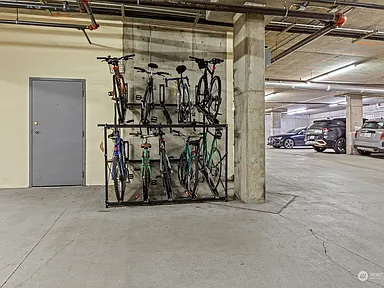 900 Aurora Avenue N UNIT 205, Seattle, WA 98109 