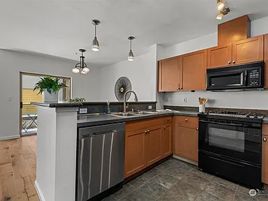 900 Aurora Avenue N UNIT 205, Seattle, WA 98109 