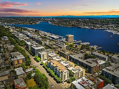 900 Aurora Avenue N UNIT 205, Seattle, WA 98109 