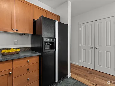 900 Aurora Avenue N UNIT 205, Seattle, WA 98109 