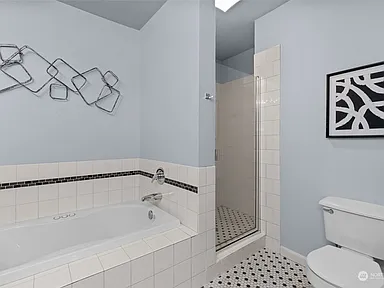 900 Aurora Avenue N UNIT 205, Seattle, WA 98109 