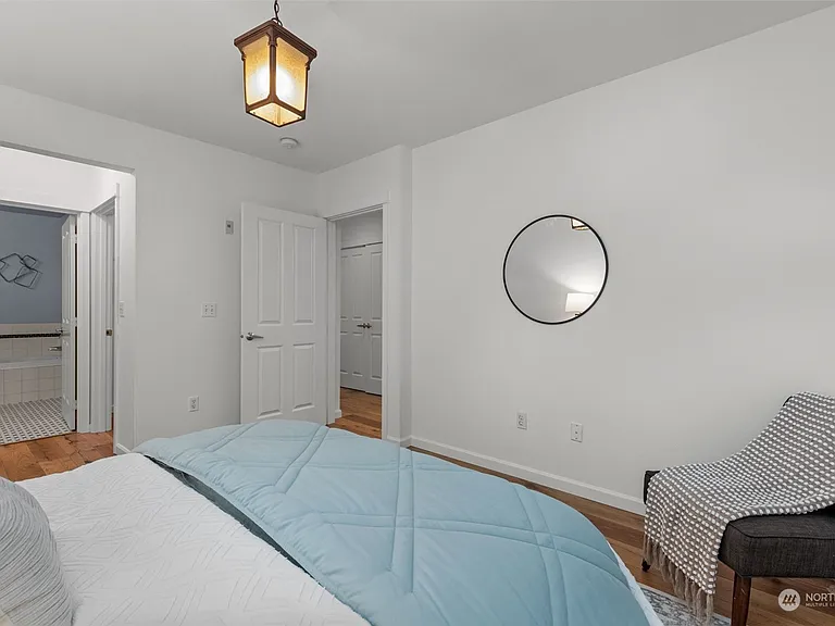 900 Aurora Avenue N UNIT 205, Seattle, WA 98109 