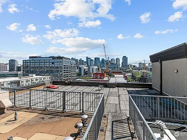 900 Aurora Avenue N UNIT 205, Seattle, WA 98109 