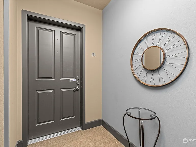 900 Aurora Avenue N UNIT 205, Seattle, WA 98109 