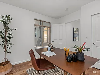 900 Aurora Avenue N UNIT 205, Seattle, WA 98109 