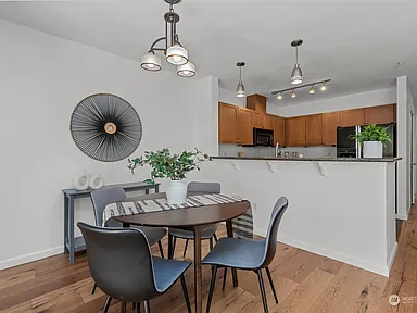 900 Aurora Avenue N UNIT 205, Seattle, WA 98109 