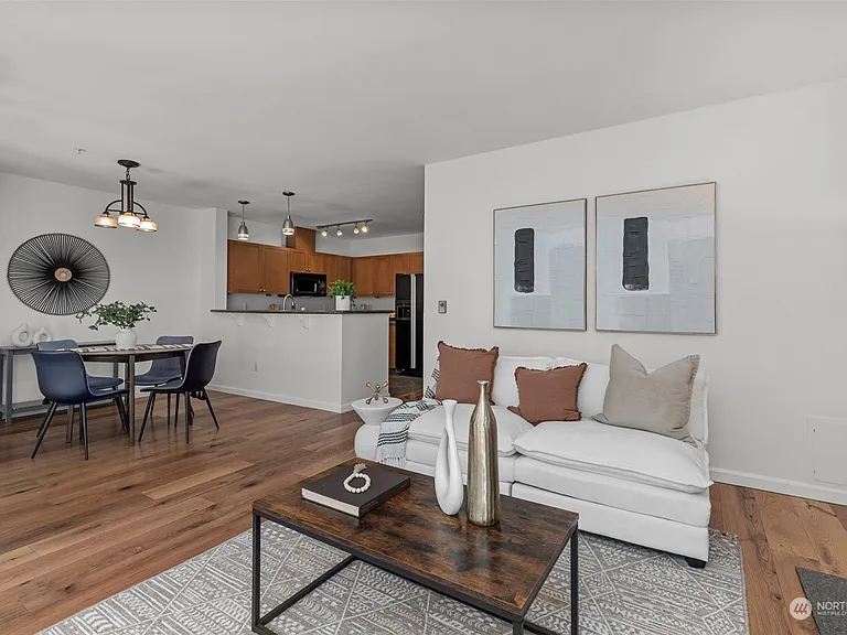 900 Aurora Avenue N UNIT 205, Seattle, WA 98109 
