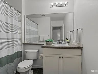 900 Aurora Avenue N UNIT 205, Seattle, WA 98109 