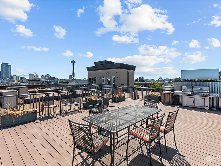 900 Aurora Avenue N UNIT 205, Seattle, WA 98109 