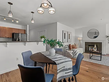 900 Aurora Avenue N UNIT 205, Seattle, WA 98109 