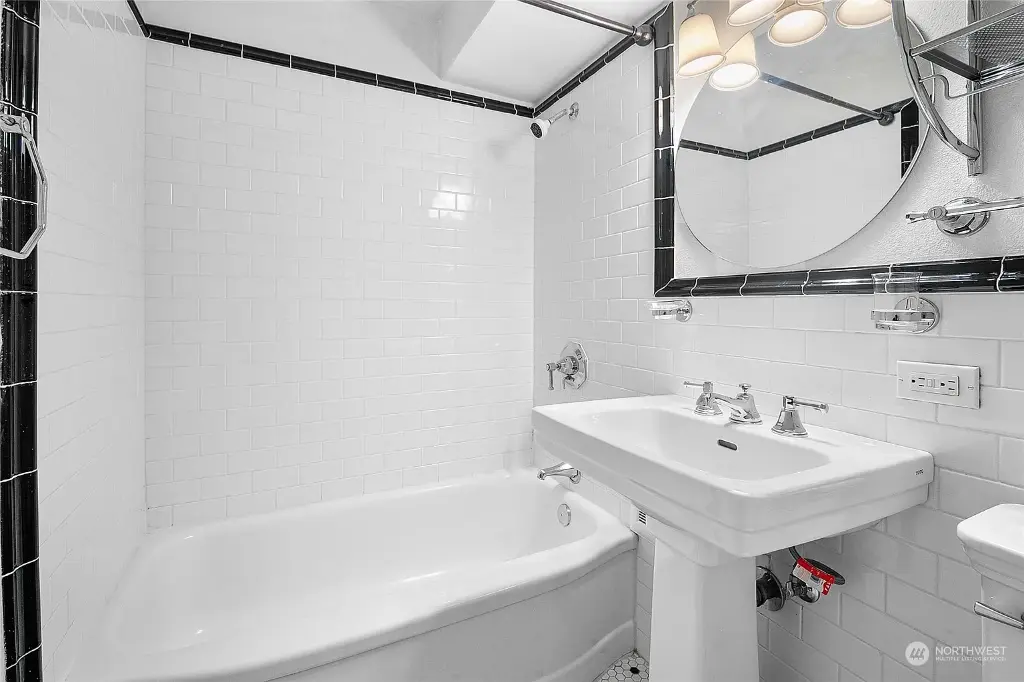 1105 Spring Street UNIT 911, Seattle, WA 98104 