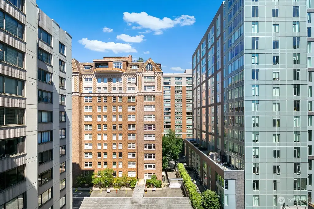 1105 Spring Street UNIT 911, Seattle, WA 98104 