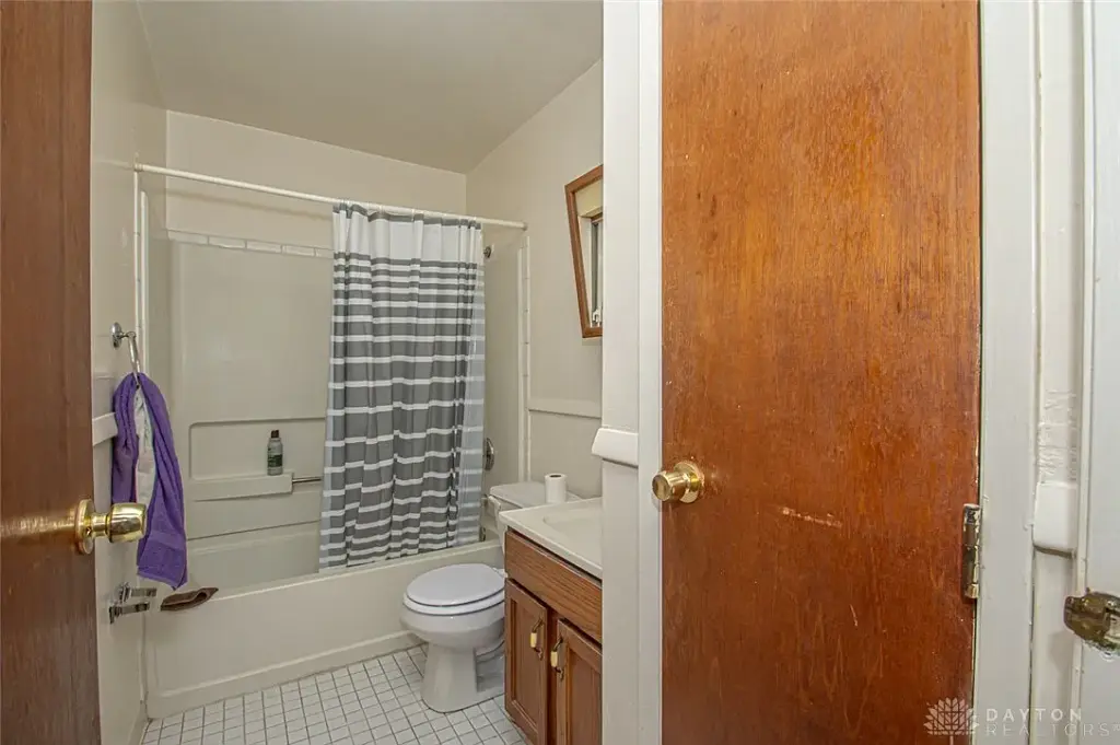 1201 Bishop Dr, Dayton, OH 45449 