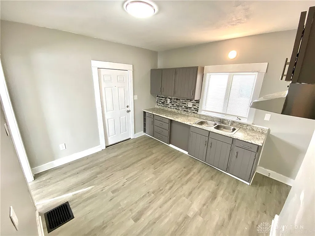 279 S Findlay St, Dayton, OH 45403 