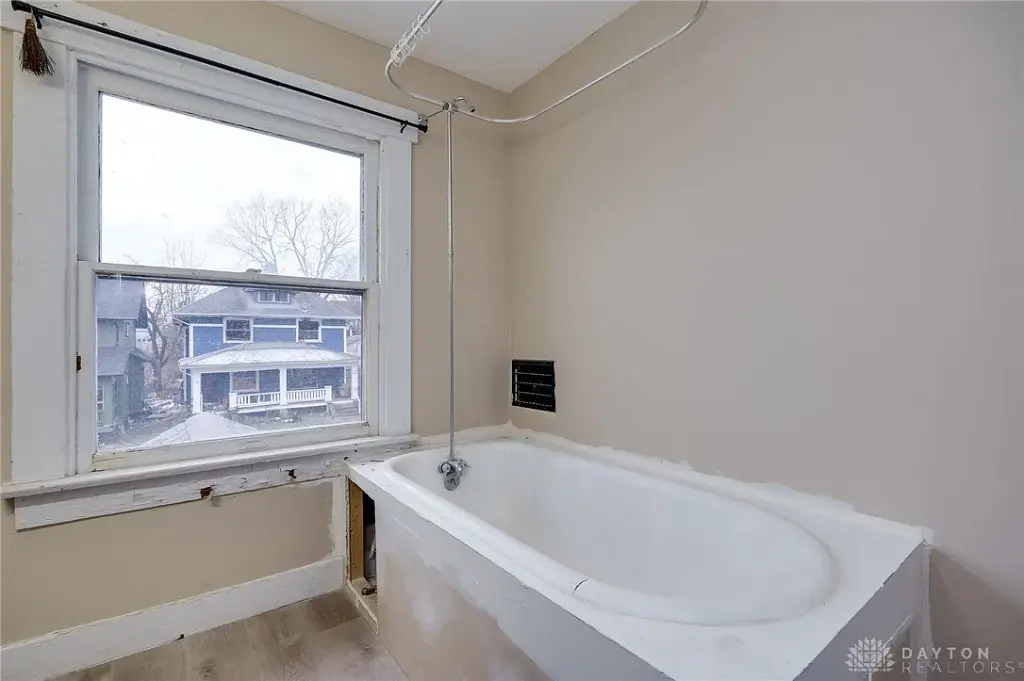 129 Marathon Ave, Dayton, OH 45405 