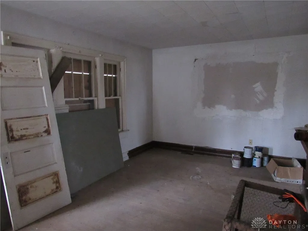 Unlock the Potential: 3-Bedroom Home with Spacious Layout and Investment Opportunity