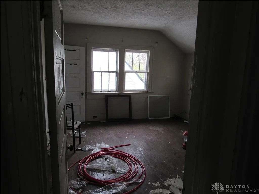 Unlock the Potential: 3-Bedroom Home with Spacious Layout and Investment Opportunity