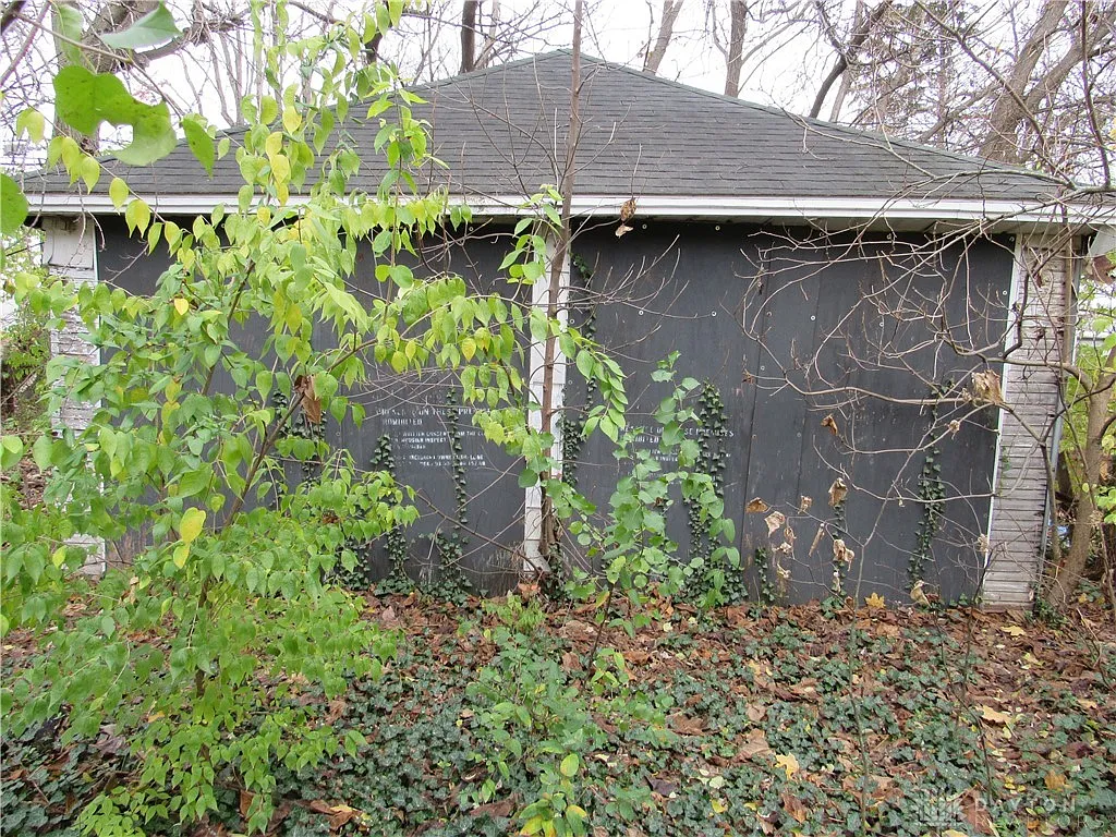 Unlock the Potential: 3-Bedroom Home with Spacious Layout and Investment Opportunity