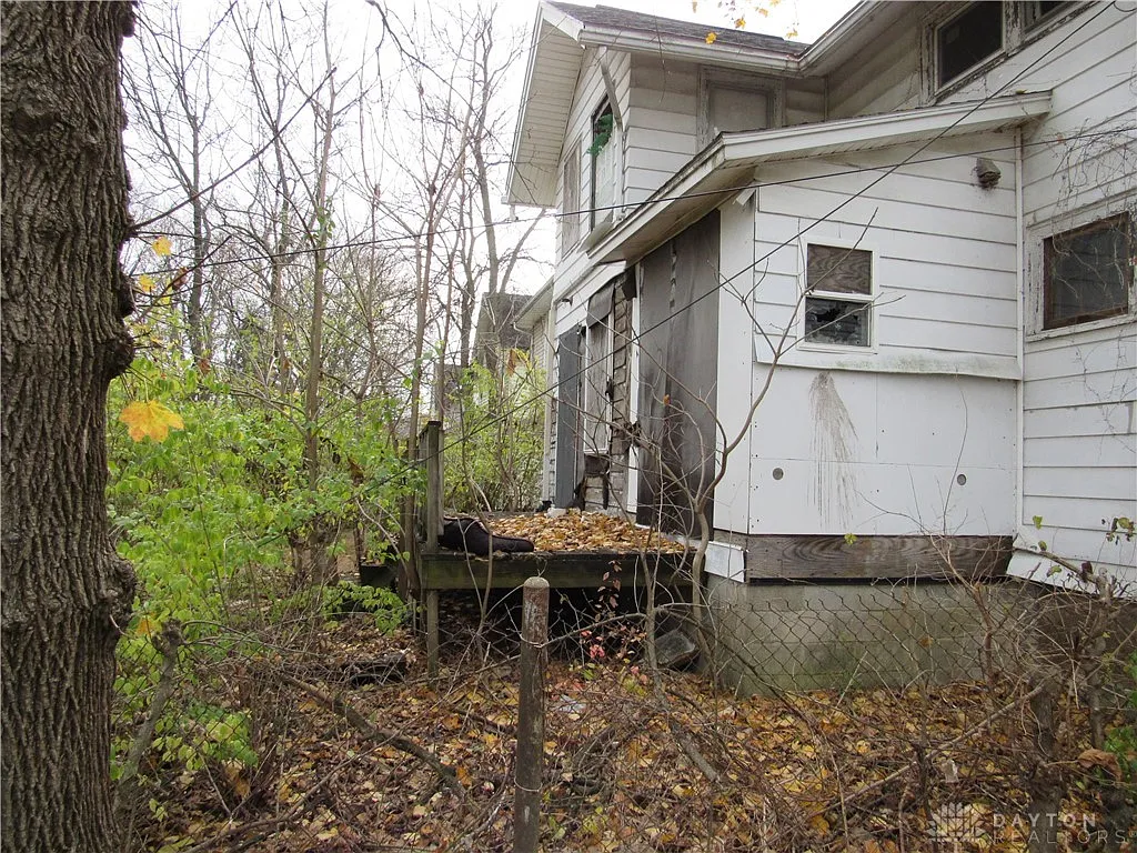 Unlock the Potential: 3-Bedroom Home with Spacious Layout and Investment Opportunity