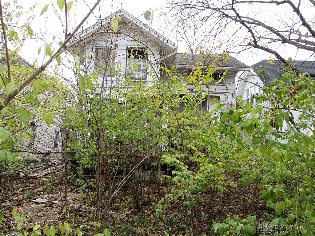 Unlock the Potential: 3-Bedroom Home with Spacious Layout and Investment Opportunity