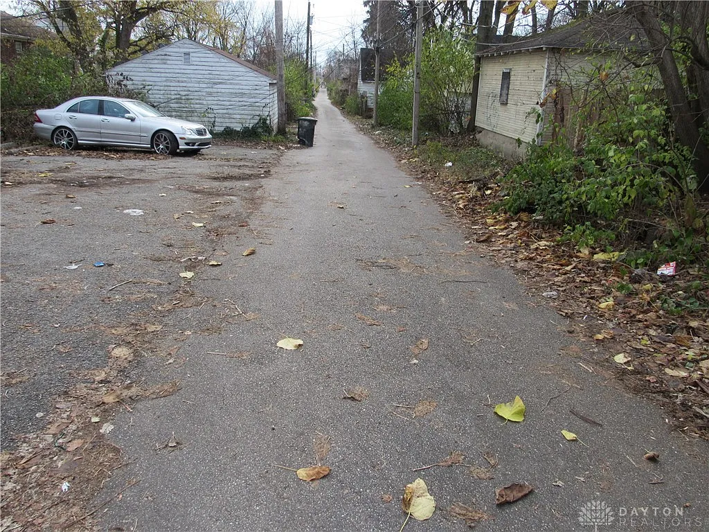 Unlock the Potential: 3-Bedroom Home with Spacious Layout and Investment Opportunity
