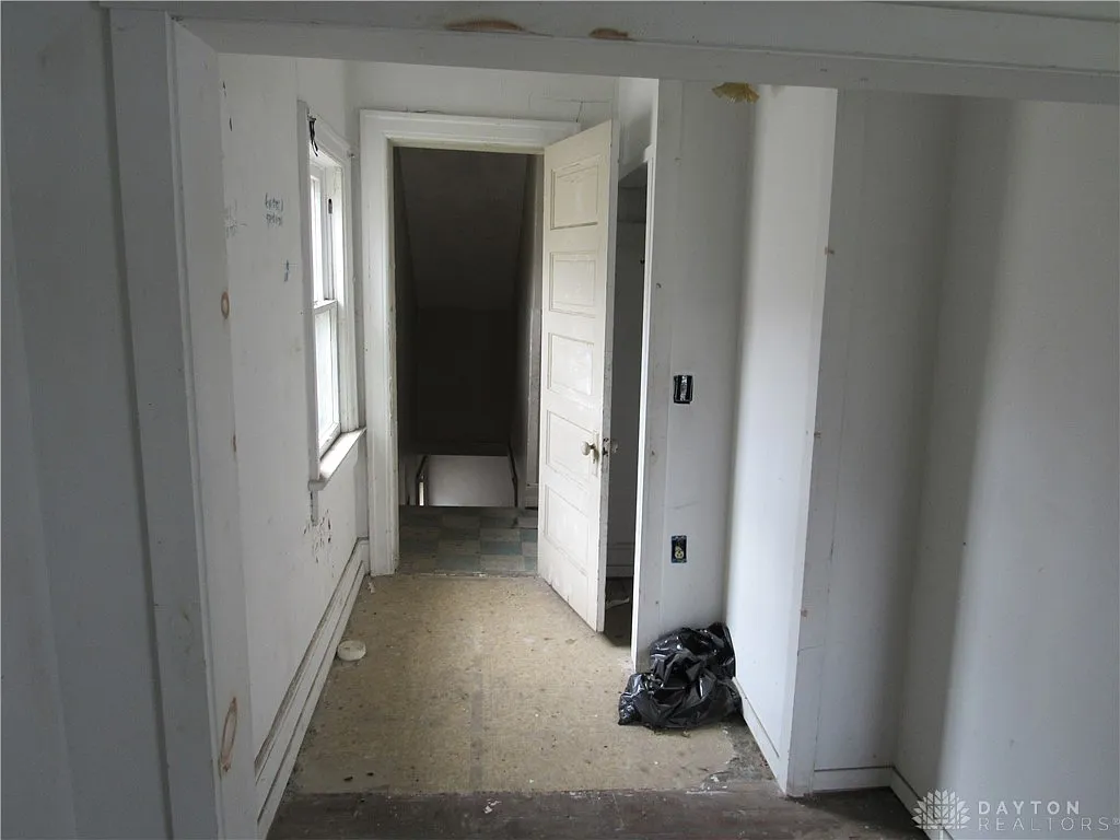 Unlock the Potential: 3-Bedroom Home with Spacious Layout and Investment Opportunity