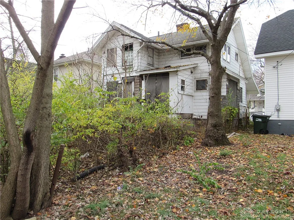Unlock the Potential: 3-Bedroom Home with Spacious Layout and Investment Opportunity